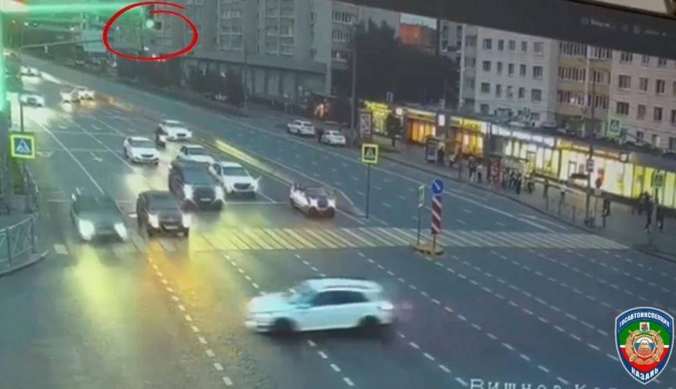 В ДТП с участием такси в Казани пострадали две женщины – у одного из водителей 15 нарушений за два года