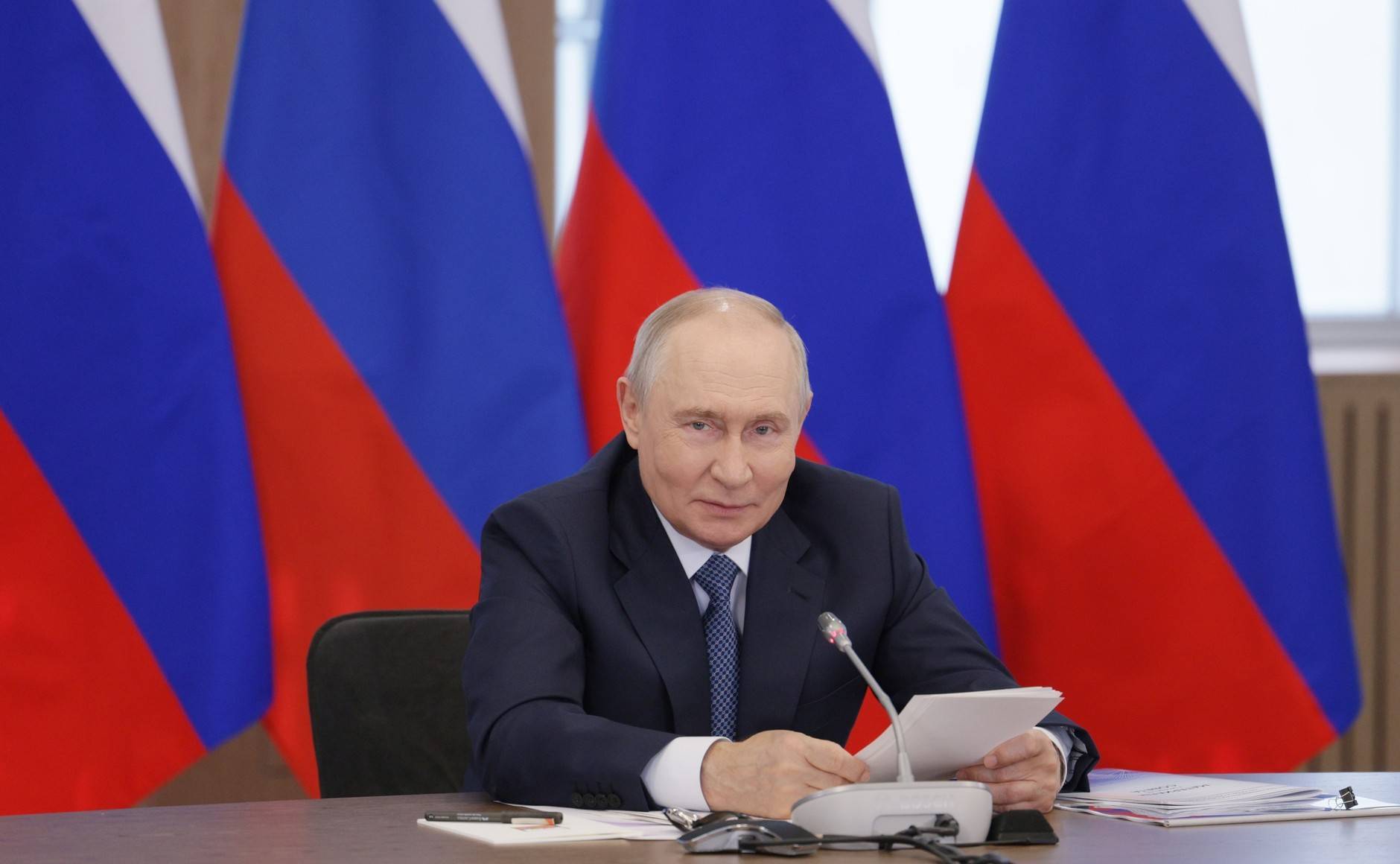 «Наше общее достояние и богатство страны»: Путин поздравил с Днём языков народов России
