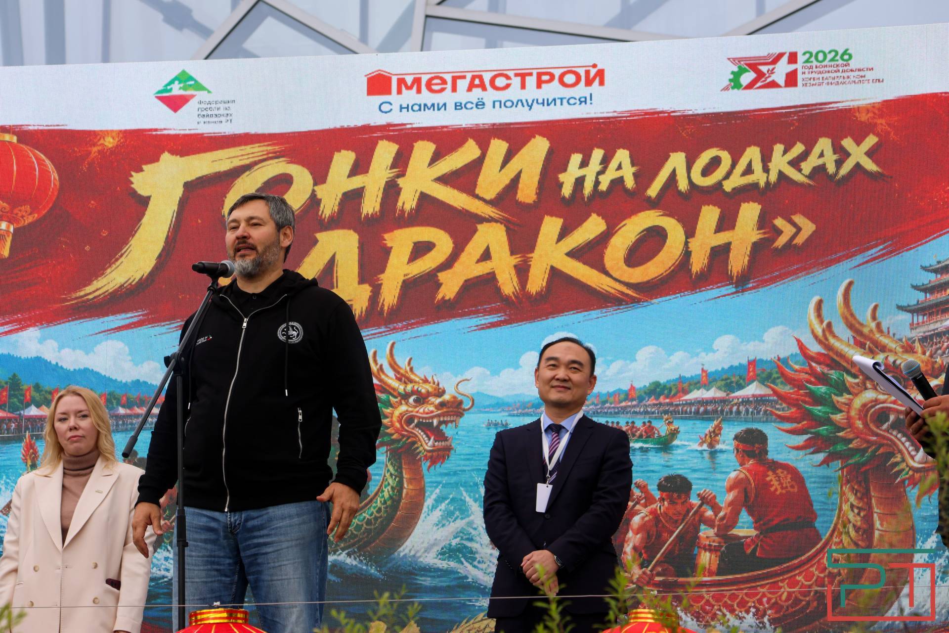 Гонки на китайских лодках «Дракон» на озере Кабан