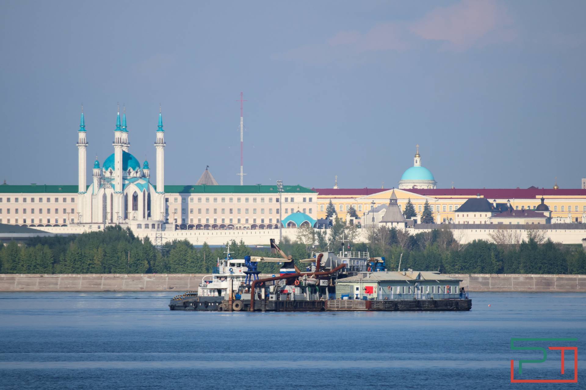 Выставка «Капитан Кусто в России» открылась на борту теплохода «Адмирал»