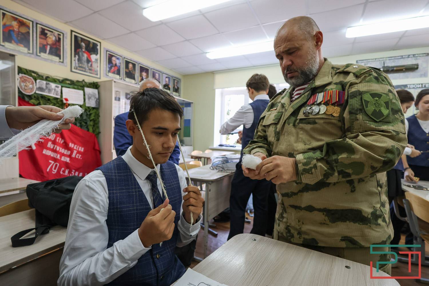 Как проходит урок начальной военной подготовки в казанской школе
