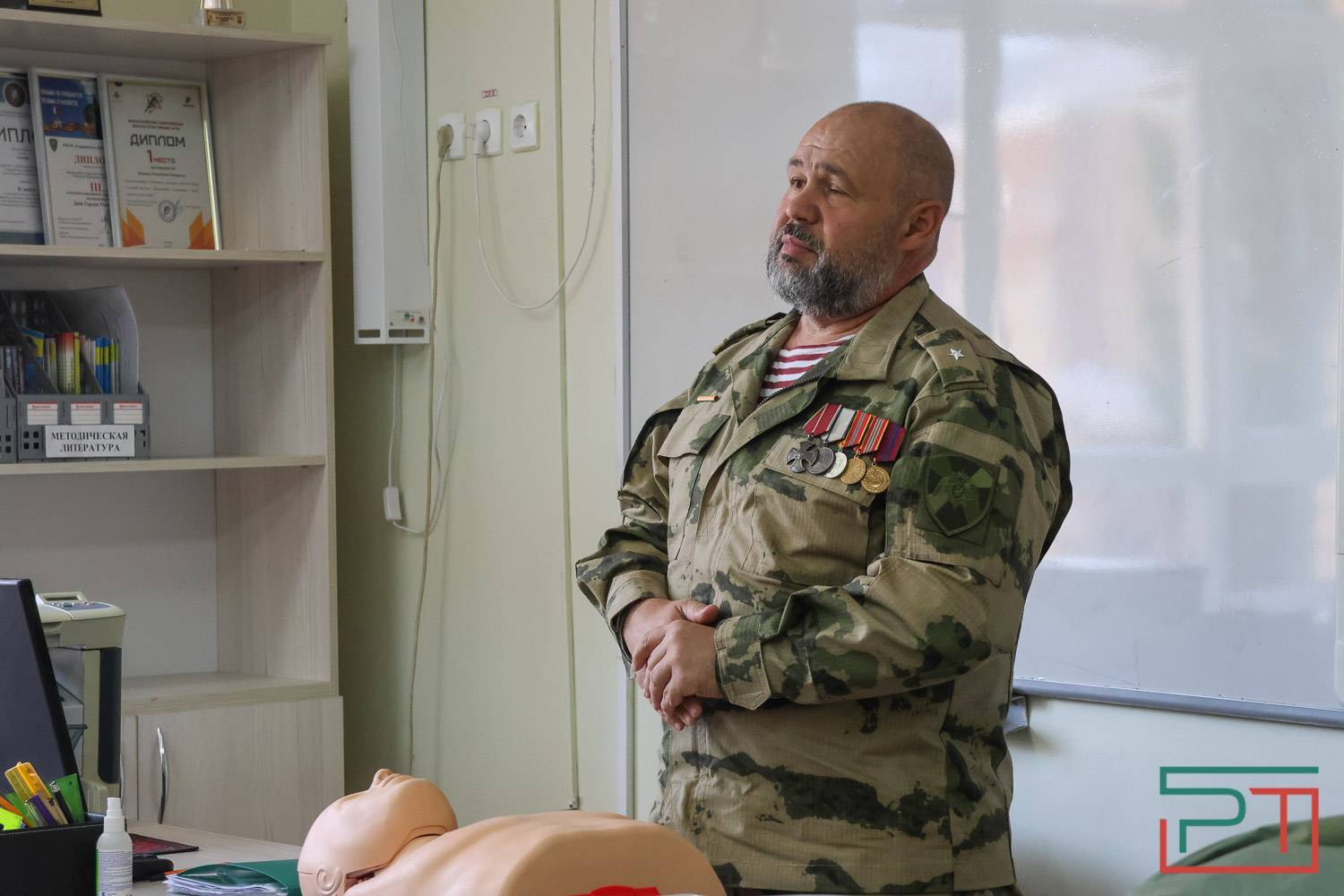 Как проходит урок начальной военной подготовки в казанской школе