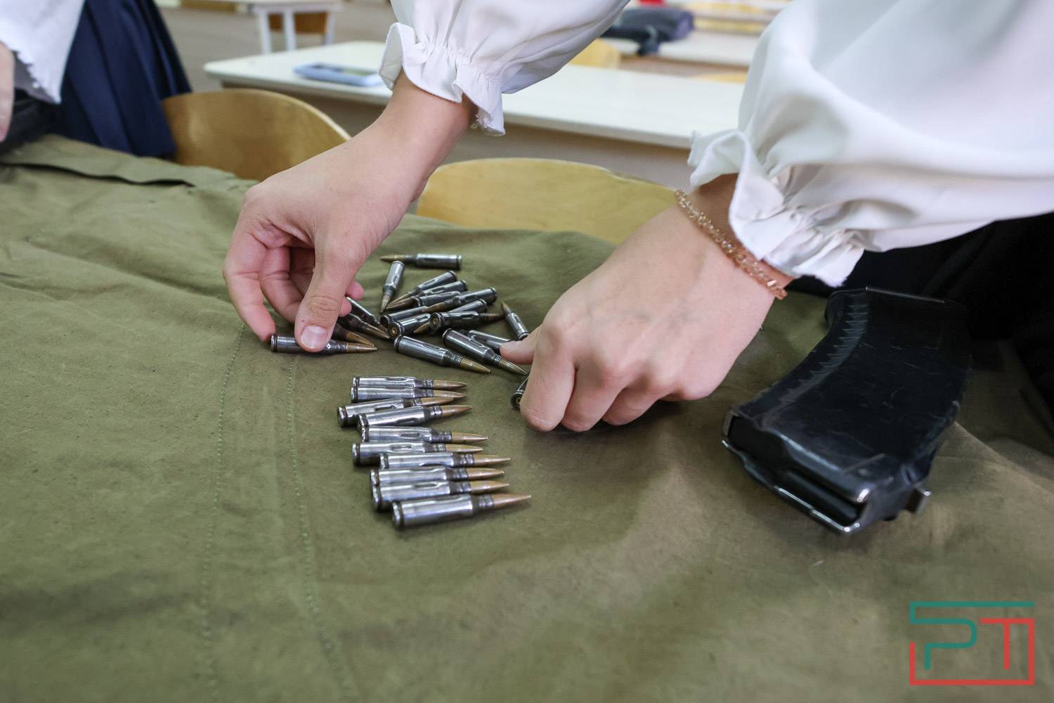 Как проходит урок начальной военной подготовки в казанской школе