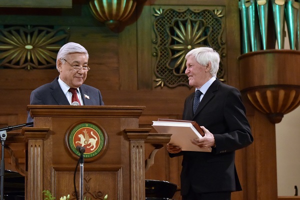 Мухаметшин поздравил_Пресс-служба Госсовета