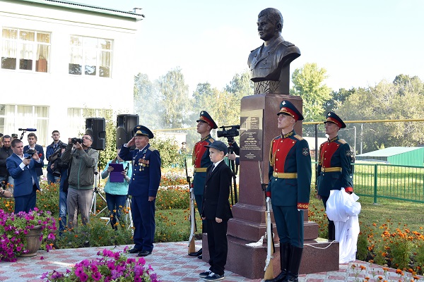 Памятник Ахметшину_Пресс-служба Президента