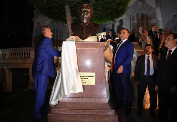 Рустам Минниханов принял участие в церемонии открытия бюста Евгения Примакова