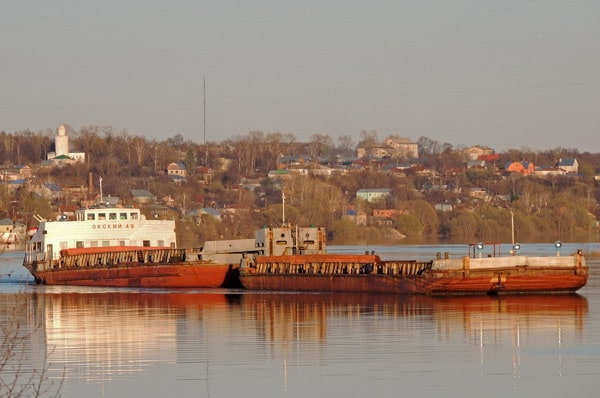 Теплоход-тягач «Окский-49»