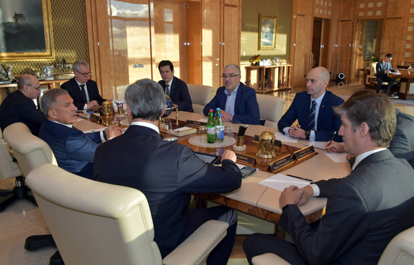 Минниханов-с-спецпредставителем-Президента-Российской-Федерации-по-цифровому-и-технологическому-развитию