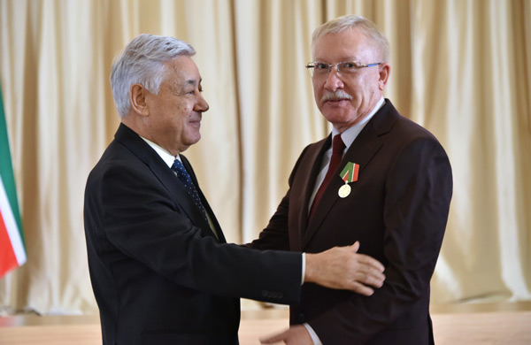 мухаметшин-вручил-госнаграды