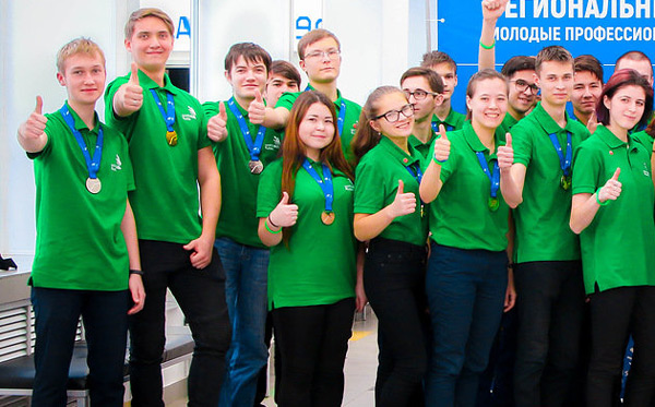 учащиеся-Казанского-техникума-информационных-технологий-и-связи