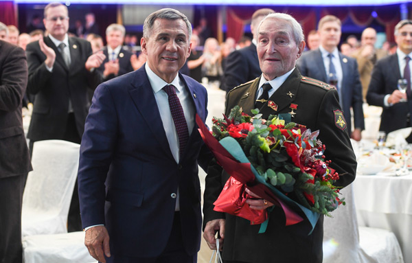 рувоводитель-года