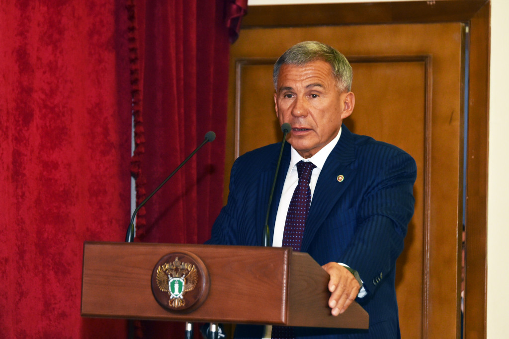 Рустам Минниханов