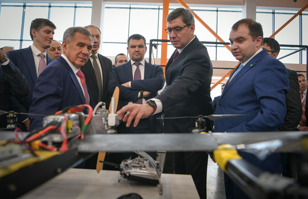 Максим-Акимов-ознакомился-с-проектами-Университета-Иннополис