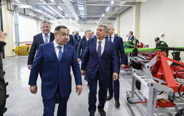 Минниханов-в-сабинском-районе1