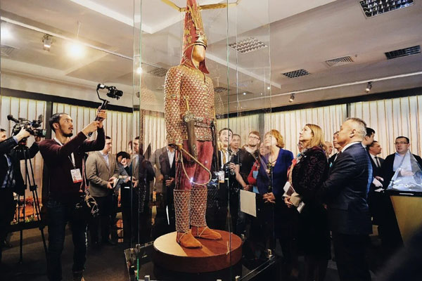 Золотой-человек