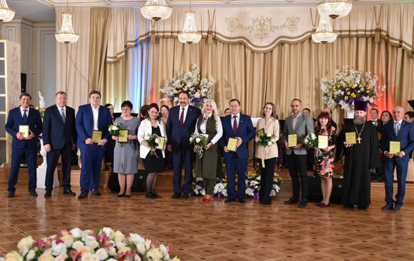 благотворитель-года