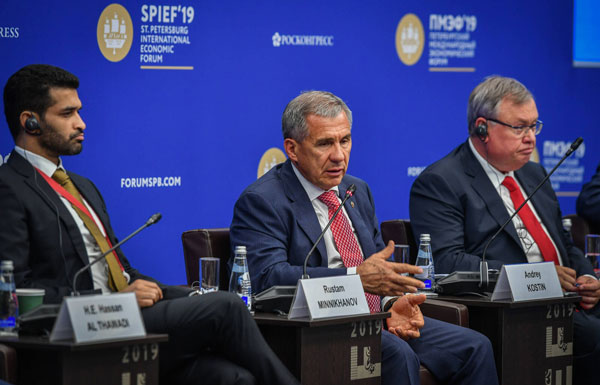 рустам-минниханов-на-экономическом-форуме