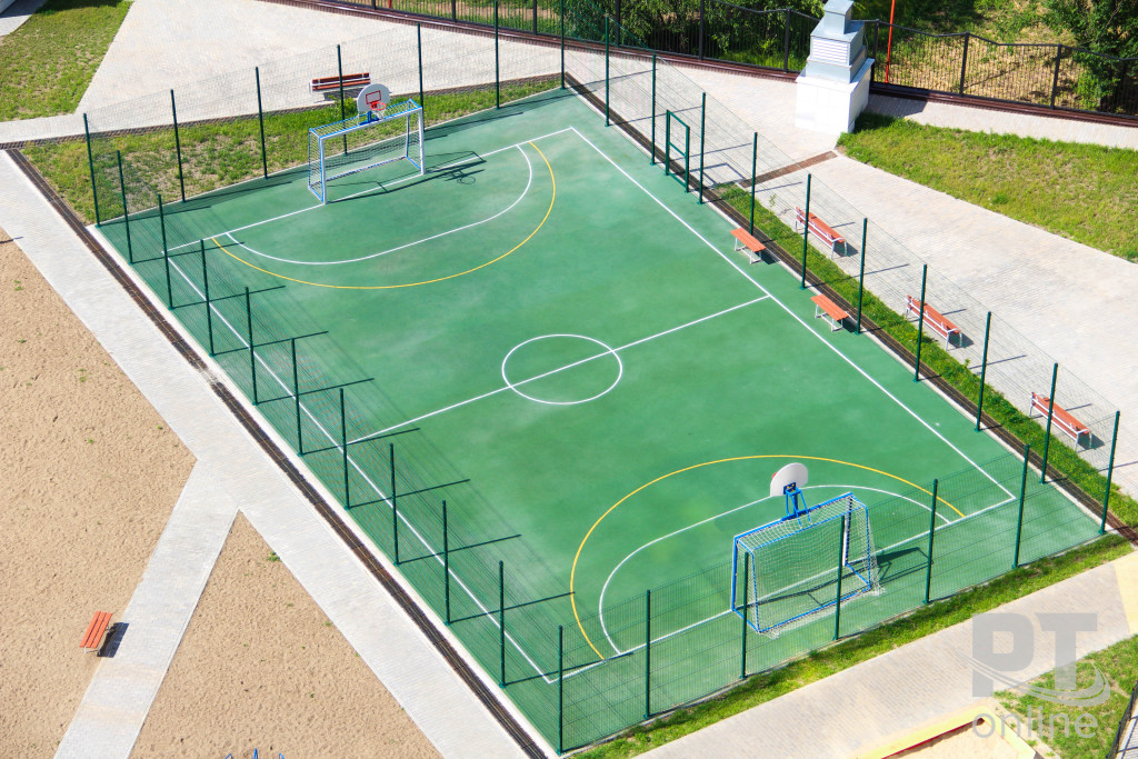 спортивная площадка