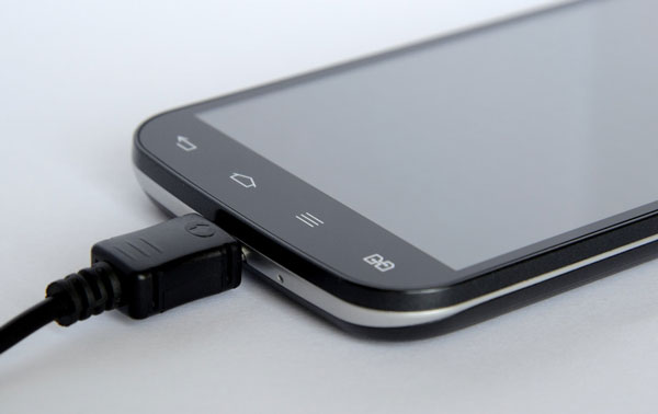 телефон-на-зарядке