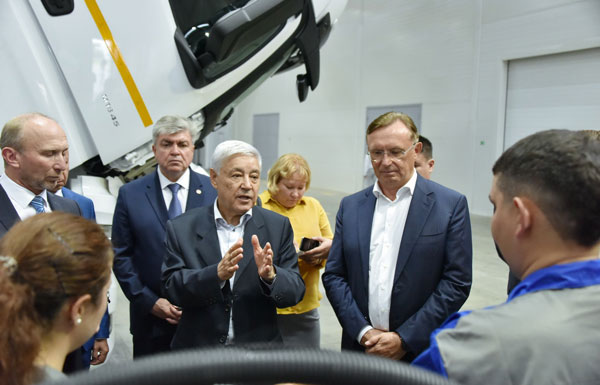 Фарид-Мухаметшин-посетил-Научно-технический-центр-КАМАЗа