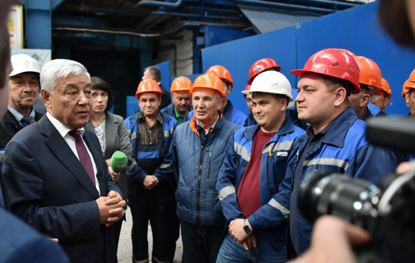 Фарид-Мухаметшин-встретился-с-рабочими-судостроительного-завода