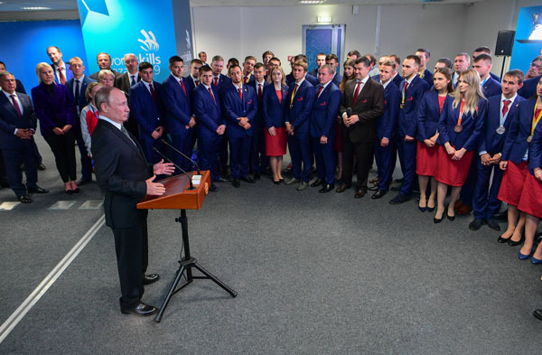 путит-с-участниками-45-го-мирового-чемпионата-по-профессиональному-мастерству