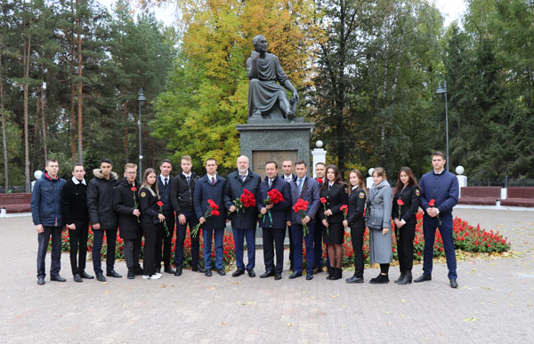 памятник-Державину