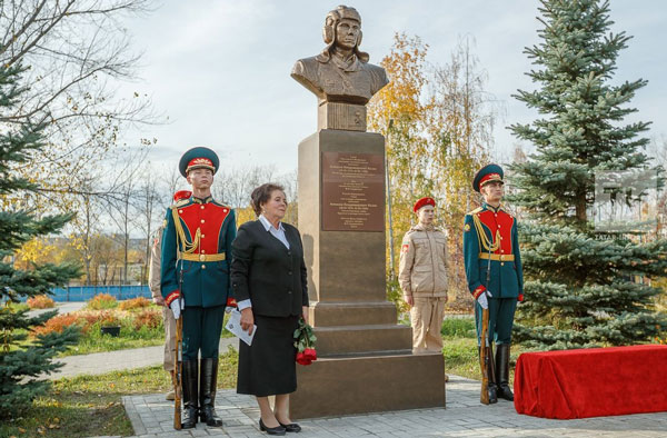 установили-бюст-Героя-России-лейтенанта-Алексея-Козина
