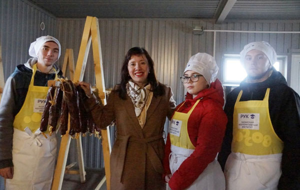 Студенты-учатся-делать-казылык