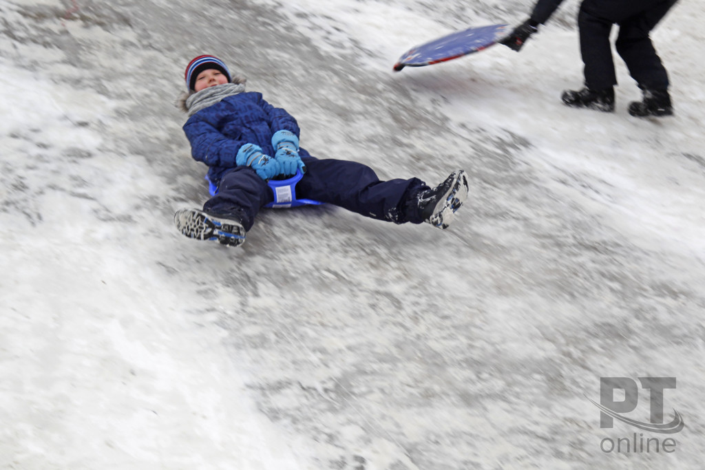 Зимние забавы_с горки вжух_A8G0434