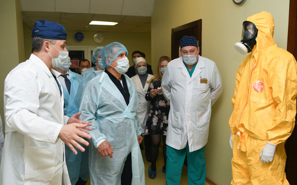 Минниханов-в-инфекционной-больнице