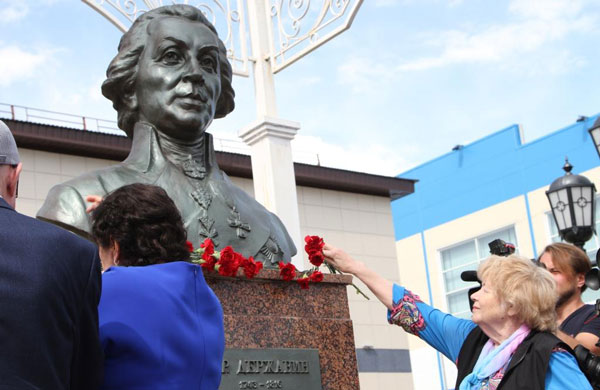 памятник-державину