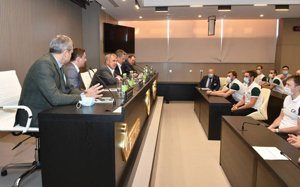 минн-ханов-хоккеисты