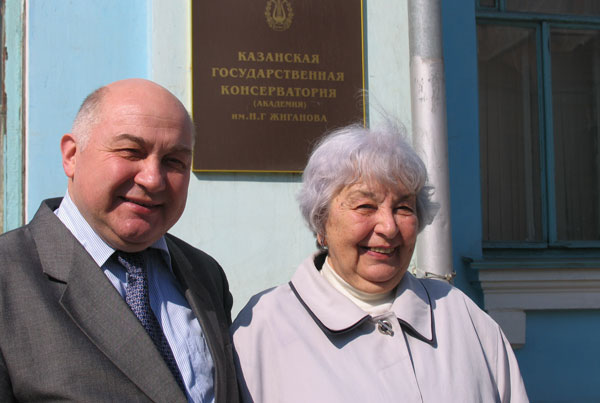 Абдуллин-с-матерью