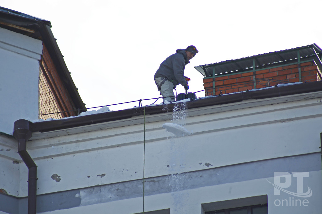 Снег с крыши_A8G3330