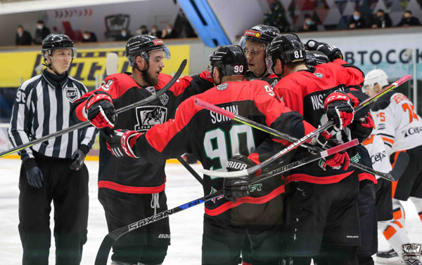нефтяник-хоккей