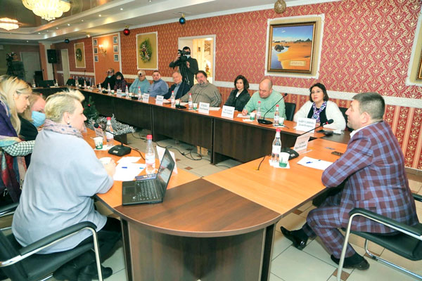 Буинск.-Круглый-стол