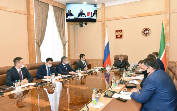 Онлайн-встреча-Президента-Республики-Татарстан-Рустама-Минниханова-с-руководством-компании-Complant