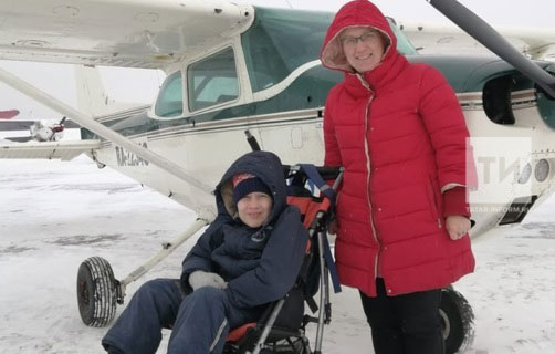 полёт-на-легкомоторном-самолёте-над-Казанью-для-подопечного-казанского-хосписа-Ромы-Храменкова