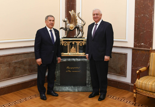 Встреча-Минниханова-с-Председателем-Коллегии-Евразийской-экономической-комиссии-Михаилом-Владимировичем-Мясниковичем