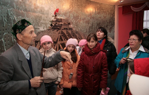 Экскурсию-ведет-Галимзян-Бикбулатов