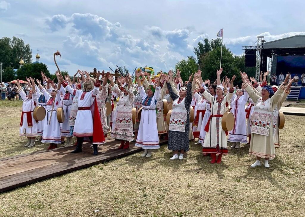 Рустам Минниханов поздравил татарстанцев с мордовским праздником «Валда Шинясь»
