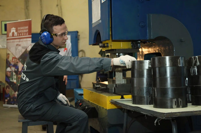 80 тысяч в месяц – не предел: казанские оборонные заводы зовут на работу