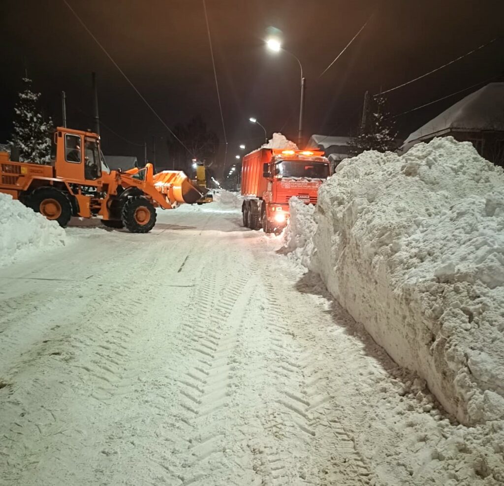 Казань не может выбраться из сугробов