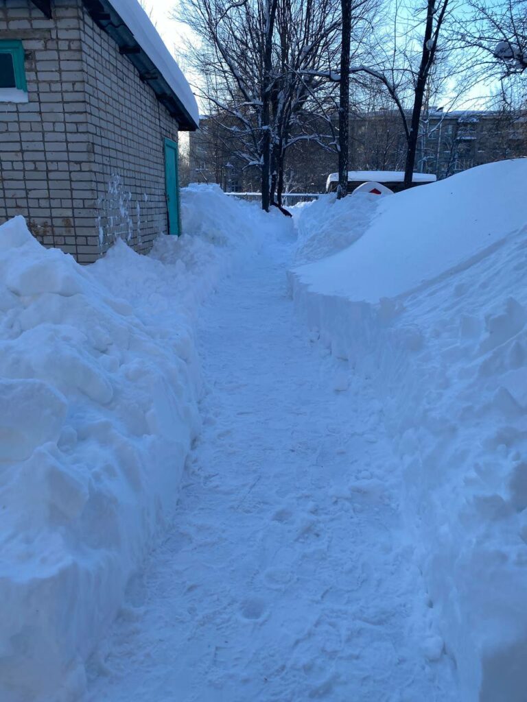 У тебя есть двор, а кругом снег: жители Татарстана воюют с последствиями супербурана 
