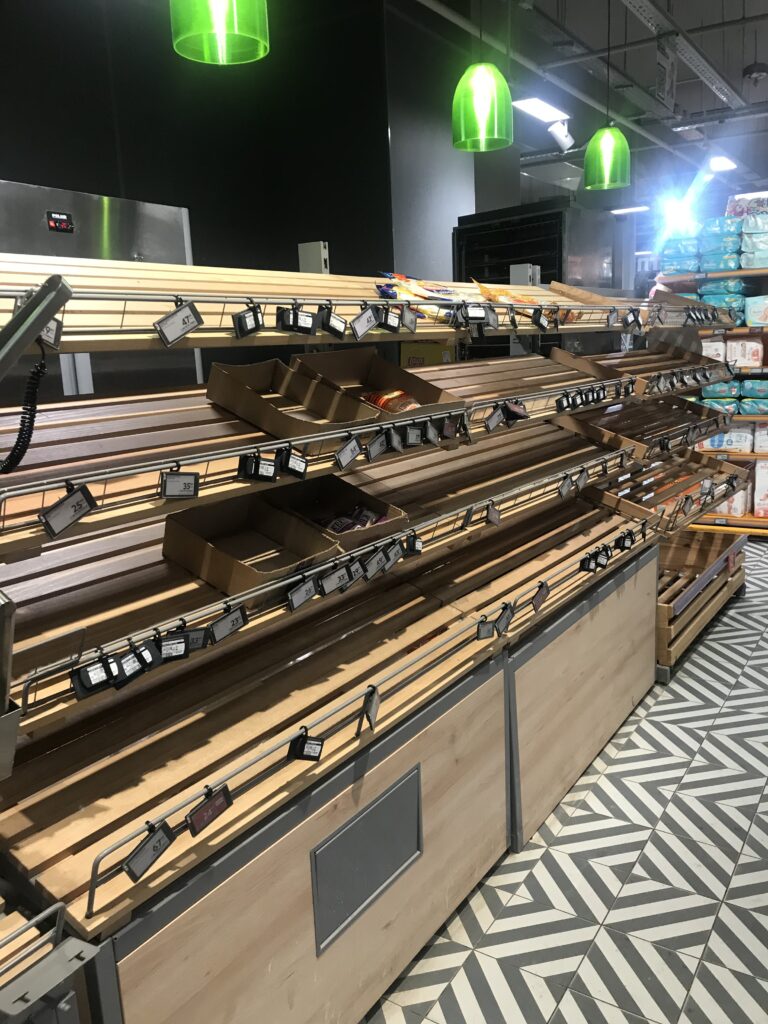 Казань не может выбраться из сугробов