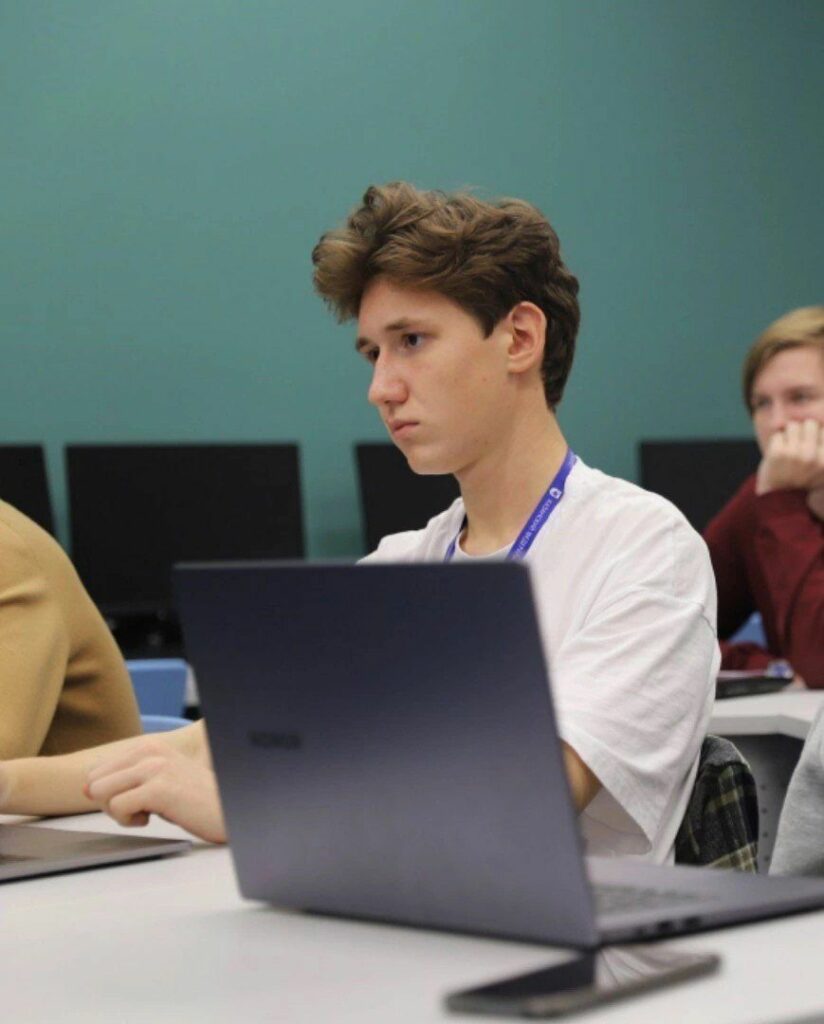 Клавиатура без клавиш и умные стельки: чем удивили молодые изобретатели из Татарстана