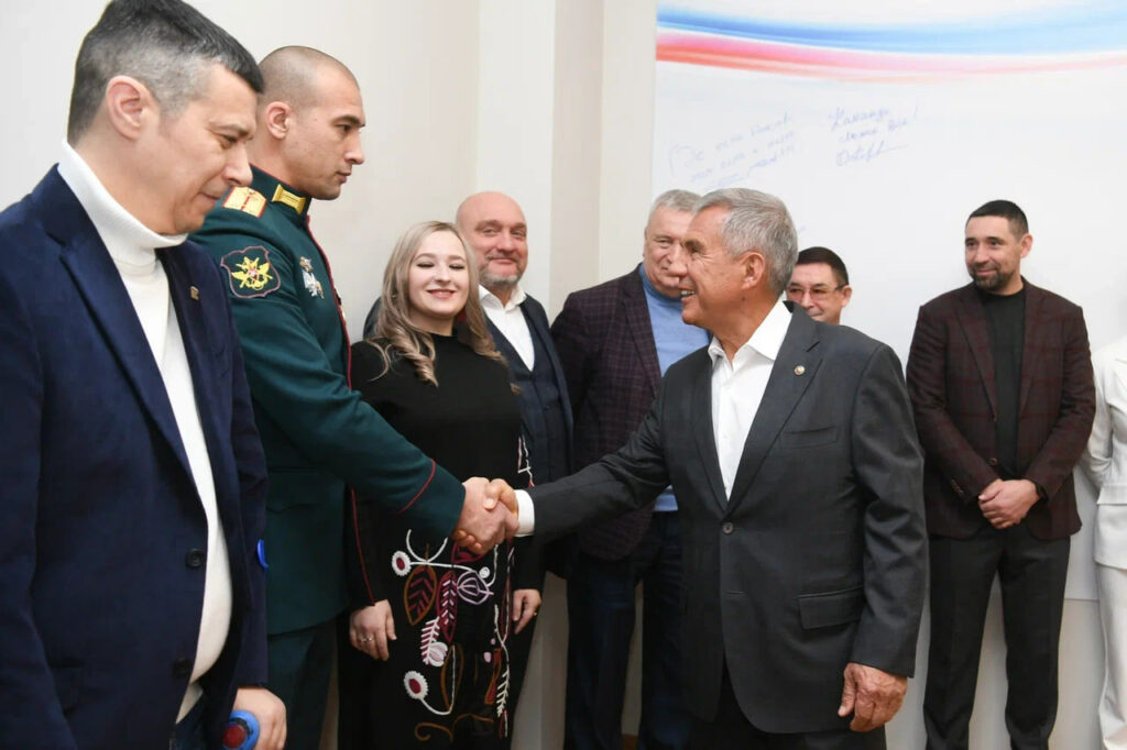 «Президент опирается на народ»: Минниханов встретился с доверенными лицами Путина