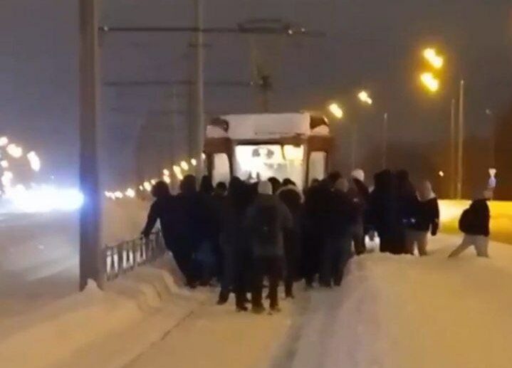 У тебя есть двор, а кругом снег: жители Татарстана воюют с последствиями супербурана 