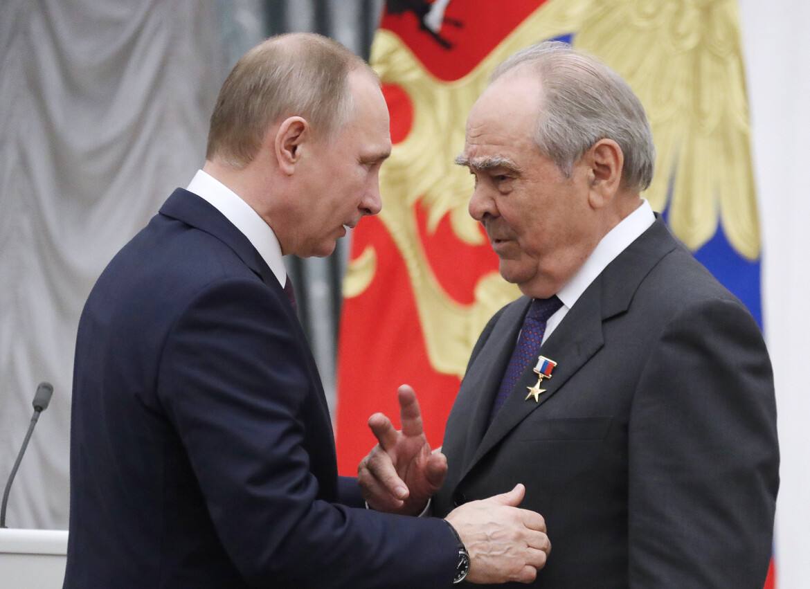 Путин предложил назвать самолет в честь первого президента Татарстана 